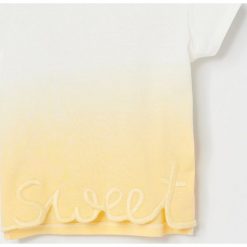 T-shirt z haftowanym napisem - Beżowy. Brązowe t-shirty damskie Reserved, z haftami, bez kołnierzyka. W wyprzedaży za 15,99 zł.
