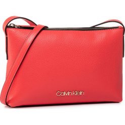 Torebka CALVIN KLEIN - Neat Crossbody K60K606486 XA4. Czerwone listonoszki damskie Calvin Klein, bez wzorów, ze skóry ekologicznej, wizytowe, bez dodatków. W wyprzedaży za 279,00 zł.