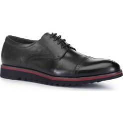Buty męskie. Czerwone półbuty męskie Wittchen, ze skóry. W wyprzedaży za 215,91 zł.