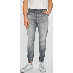 G-Star Raw - Jeansy. Szare jeansy męskie G-Star RAW, bez wzorów, retro, z podwyższonym stanem. W wyprzedaży za 429,90 zł.