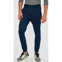 Under Armour - Spodnie Storm Armour. Niebieskie spodnie męskie Under Armour, na co dzień, m, bez wzorów, z poliesteru, sportowe. W wyprzedaży za 239,90 zł.