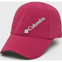 Columbia - Czapka. Czerwone czapki damskie Columbia, bez wzorów, z elastanu. W wyprzedaży za 69,90 zł.