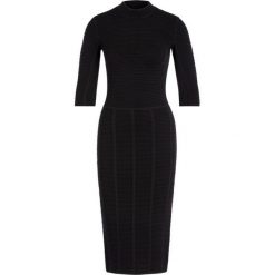 Sukienka dzianinowa Emporio Armani 6G2AT4 2M13Z 0999. Czarne sukienki damskie Emporio Armani, m, bez wzorów, z elastanu, bez kołnierzyka, bez rękawów. W wyprzedaży za 869,00 zł.