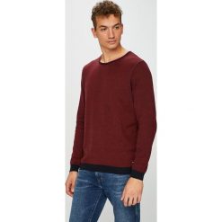 Pierre Cardin - Sweter. Czerwone swetry męskie Pierre Cardin, m, bez wzorów, z bawełny, z okrągłym kołnierzem, bez kaptura. W wyprzedaży za 239,90 zł.