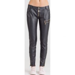CZARNE SPODNIE TRUSSARDI JEANS. Czarne spodnie damskie Trussardi Jeans, z jeansu. Za 351,45 zł.