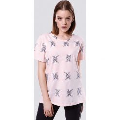 Różowy T-shirt Last Time. Różowe bluzki damskie Born2be, s, z aplikacjami, z dzianiny, klasyczne, z okrągłym kołnierzem, bez rękawów. Za 29,99 zł.