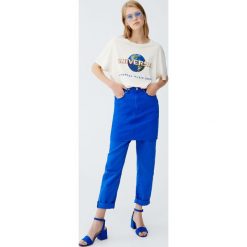 Koszulka „Universal”. Czarne koszulki damskie Pull&Bear, bez wzorów, bez kołnierzyka. Za 59,90 zł.