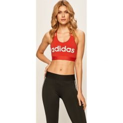 Adidas - Biustonosz sportowy. Czerwone biustonosze sportowe damskie Adidas, xs, z nadrukiem, z elastanu. Za 79,90 zł.