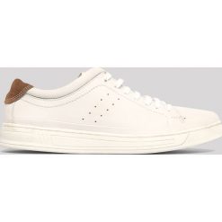 Medicine - Buty skórzane Casual Utility. Białe sneakersy męskie MEDICINE, na sznurówki. W wyprzedaży za 139,90 zł.