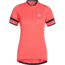 ODLO STANDUP COLLAR ZIP BREEZE Tshirt z nadrukiem dubarry. Czerwone t-shirty damskie Odlo, m, z nadrukiem, z poliesteru. Za 209,00 zł.