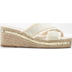 Espadryle na koturnie bonprix kremowy. Koturny damskie bonprix. Za 74,99 zł.