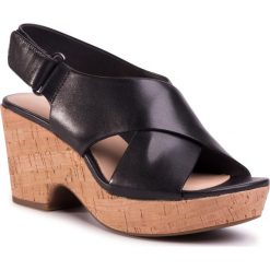 Sandały CLARKS - Maritsa Lara 261413944 Black. Czarne klapki damskie Clarks, bez wzorów, ze skóry, bez obcasa, na obcasie. W wyprzedaży za 249,00 zł.