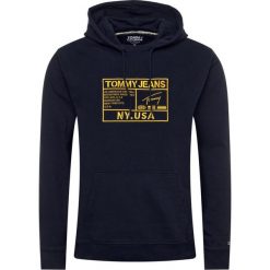 Bluza Tommy Jeans Tjm Surplus Hoodie DM0DM07889. Niebieskie bluzy męskie Tommy Jeans, m, bez wzorów, z bawełny, bez kołnierzyka, bez rękawów, bez kaptura. Za 429,00 zł.