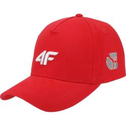 Czapka z daszkiem 4Hills CAU100 - czerwony. Czerwone czapki damskie marki 4f, z aplikacjami. Za 49,99 zł.