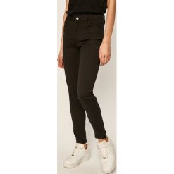 Armani Exchange - Jeansy. Czarne jeansy damskie Armani Exchange, bez wzorów, z elastanu. Za 399,90 zł.