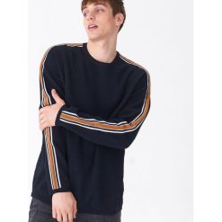 Sweter z lampasami - Granatowy. Niebieskie swetry męskie House, s, bez wzorów, bez kołnierzyka, bez kaptura. Za 79,99 zł.