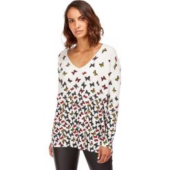 Sweter w kolorze białym. Białe swetry damskie L'étoile du cachemire, bez wzorów, z kaszmiru, klasyczne, bez rękawów, bez kaptura. W wyprzedaży za 109,95 zł.