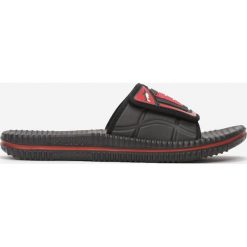 Czarno-Czerwone Klapki Kahlilia. Czarne kapcie męskie Born2be. W wyprzedaży za 24,99 zł.