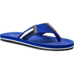 Japonki TOMMY HILFIGER - Corporate Stripe Beach Sandal FM0FM02079 Mazarine Blue 440. Niebieskie klapki męskie ze skóry. W wyprzedaży za 129,00 zł.
