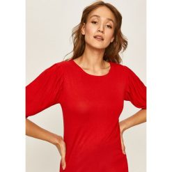Answear - Bluzka. Czerwone bluzki damskie ANSWEAR, na co dzień, s, bez wzorów, z elastanu, casualowe, z okrągłym kołnierzem, z krótkim rękawem. W wyprzedaży za 44,90 zł.