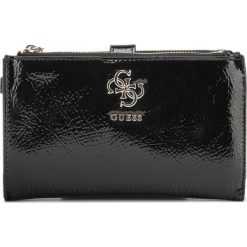 Guess Digital Large Portfel Czarny. Czarne portfele damskie Guess, z aplikacjami, z materiału. Za 262,95 zł.