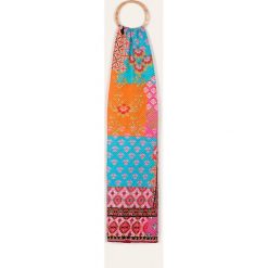 Desigual - Szal. Różowe szaliki damskie Desigual, bez wzorów, z poliesteru. Za 149,90 zł.