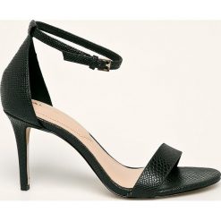 Aldo - Sandały Piliria. Czarne sandały damskie ALDO, bez wzorów, ze skóry ekologicznej, bez obcasa, na obcasie, na klamry. Za 279,90 zł.