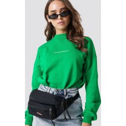 NA-KD Bluza Nothing Personal - Green. Zielone bluzy z nadrukiem damskie marki NA-KD, z długim rękawem, długie. Za 161,95 zł.