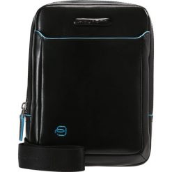 Piquadro SQUARE CROSS BODY BAG Torba na ramię nero. Czarne torby na ramię męskie marki Piquadro, na ramię, małe. Za 589,00 zł.