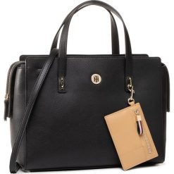 Torebka TOMMY HILFIGER - Charming Tommy Satchel AW0AW08159 BDS. Czarne torebki klasyczne damskie TOMMY HILFIGER, bez wzorów, ze skóry ekologicznej, klasyczne, bez dodatków. W wyprzedaży za 559,00 zł.