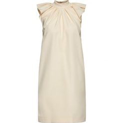 Sukienka koktajlowa Victoria Victoria Beckham Fluid Crepe 2220WDR001185A. Białe sukienki damskie Victoria Victoria Beckham, bez wzorów, z elastanu, wizytowe, bez kołnierzyka, bez rękawów. Za 1699,00 zł.