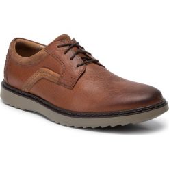 Półbuty CLARKS - Un Geo Lace 261367587 Dark Tan Lea. Pomarańczowe półbuty męskie Clarks, na co dzień, bez wzorów, ze skóry, bez zapięcia. W wyprzedaży za 329,00 zł.