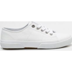Lauren Ralph Lauren - Tenisówki. Białe trampki i tenisówki damskie marki Lauren Ralph Lauren, z gumy, na sznurówki. Za 299,90 zł.