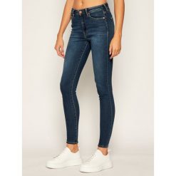 Jeansy Skinny Fit Tommy Jeans Sylvia DW0DW08622. Niebieskie jeansy damskie Tommy Jeans, bez wzorów, z jeansu. Za 449,00 zł.