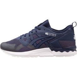 Asics Tiger GELLYTE V NS Tenisówki i Trampki peacoat. Niebieskie tenisówki damskie Asics Tiger, z tworzywa sztucznego. W wyprzedaży za 396,75 zł.