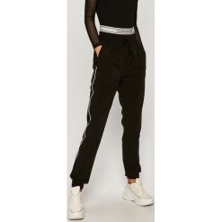 Calvin Klein Jeans - Spodnie. Czarne spodnie damskie Calvin Klein Jeans, s, z elastanu, z podwyższonym stanem. Za 449,90 zł.