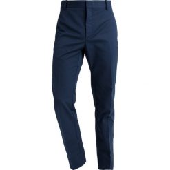 Wood Wood TRISTAN Chinosy navy. Niebieskie chinosy męskie marki Wood Wood, m, z bawełny. Za 589,00 zł.