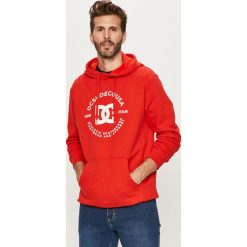 Dc - Bluza. Czerwone bluzy męskie DC, s, z nadrukiem, z elastanu, z kapturem, bez rękawów, z kapturem. Za 249,90 zł.