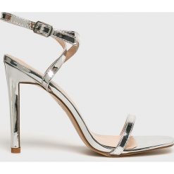 Public Desire - Sandały. Szare szpilki Public Desire, bez wzorów, ze skóry, bez obcasa, na obcasie, na klamry. W wyprzedaży za 59,90 zł.