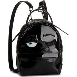 Plecak CHIARA FERRAGNI - 19AI-CFZ057 Black. Czarne plecaki damskie Chiara Ferragni, bez wzorów, ze skóry ekologicznej, eleganckie. W wyprzedaży za 929,00 zł.
