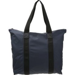 Rains TOTE BAG RUSH Torba na zakupy blue. Niebieskie torby damskie na zakupy marki Rains. Za 179,00 zł.