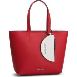 Torebka CALVIN KLEIN - Ck Must Medium Shopper K60K605075 635. Czerwone torby damskie na zakupy Calvin Klein, bez wzorów, ze skóry ekologicznej, klasyczne, na ramię, bez dodatków. W wyprzedaży za 419,00 zł.