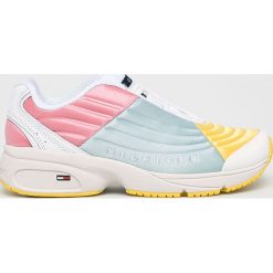 Tommy Jeans - Buty. Różowe buty sportowe damskie Tommy Jeans, bez wzorów, z jeansu, sportowe. W wyprzedaży za 429,90 zł.