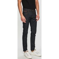 Tommy Jeans - Jeansy Scanton. Szare jeansy męskie Tommy Jeans, bez wzorów, z obniżonym stanem. W wyprzedaży za 299,90 zł.