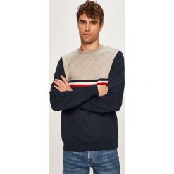 Tommy Hilfiger - Bluza. Niebieskie bluzy męskie TOMMY HILFIGER, s, bez wzorów, z bawełny, z okrągłym kołnierzem, bez rękawów, bez kaptura. Za 499,90 zł.