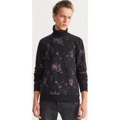 Bluza z kwiecistym nadrukiem - Czarny. Czarne bejsbolówki męskie Reserved, l, z nadrukiem. Za 139,99 zł.