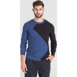 PULOWER ARMANI EXCHANGE. Niebieskie swetry męskie xl, w geometryczne wzory, z bawełny, z okrągłym kołnierzem. Za 234,50 zł.