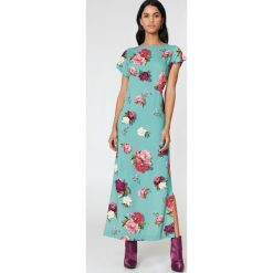 NA-KD Boho Sukienka maxi typu kaftan we wzory - Green,Multicolor. Zielone sukienki damskie marki NA-KD Boho, w paski, z tkaniny, boho, bez kołnierzyka, z krótkim rękawem, krótkie, mini. W wyprzedaży za 40,18 zł.