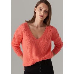 Sweter z ażurowym splotem - Pomarańczowy. Pomarańczowe swetry damskie Mohito, s, bez wzorów, ze splotem, bez rękawów, bez kaptura. Za 89,99 zł.