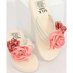 Klapki japonki beżowe TS-33 BEIGE. Brązowe klapki damskie obuwie damskie, bez wzorów, z tkaniny, bez obcasa. Za 39,66 zł.
